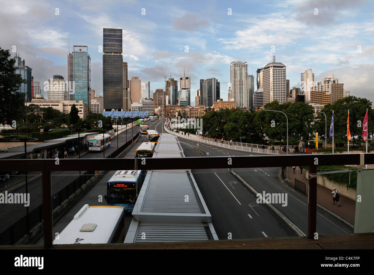 La città di Brisbane skyline al tramonto - Australia. Foto Stock