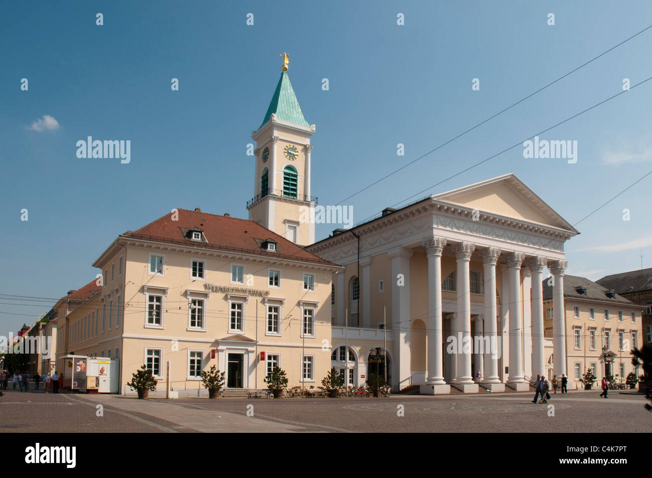 La piazza del mercato con la chiesa protestante, Karlsruhe, Baden-Wuerttemberg, Germania, Europa Foto Stock