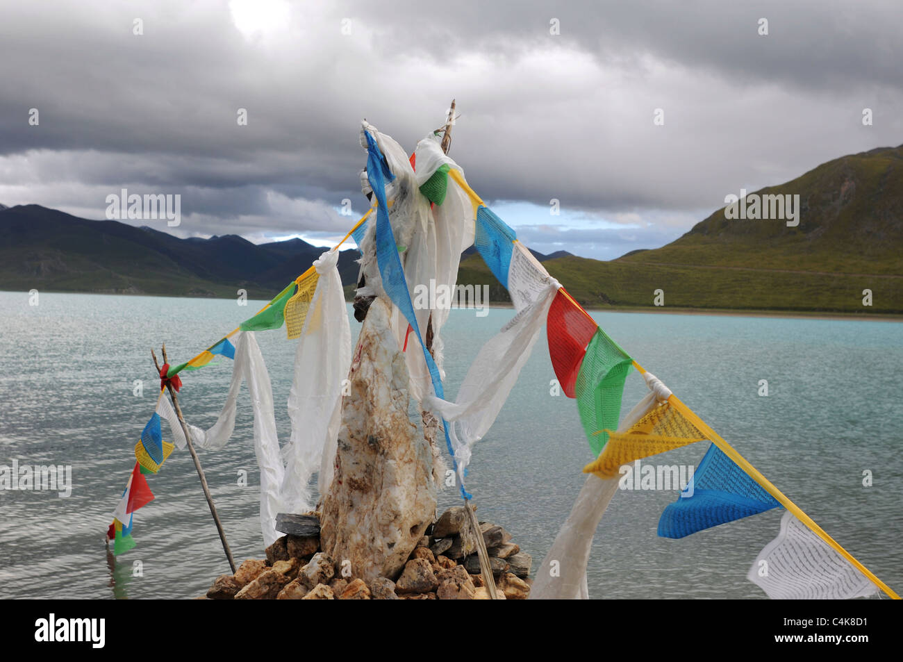 Colourful prayer flags tibet immagini e fotografie stock ad alta