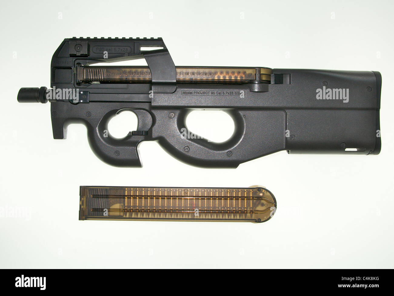 La FN P90 è un fuoco selettivo arma per difesa personale (PDW) progettati e fabbricati dalla FN Herstal in Belgio. Foto Stock