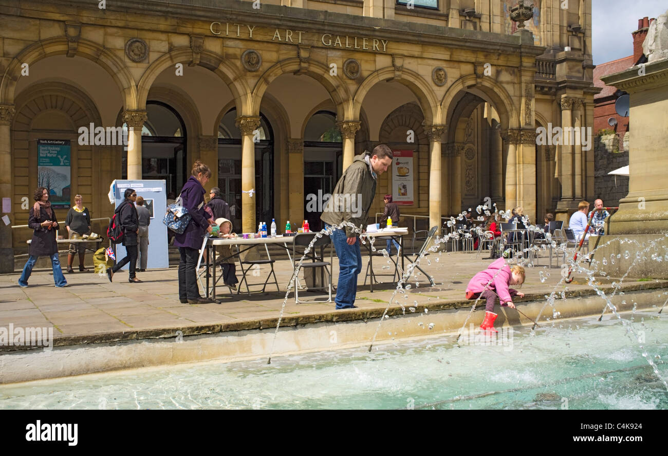 Arte in Piazza Fiera, York, Yorkshire, Inghilterra Foto Stock