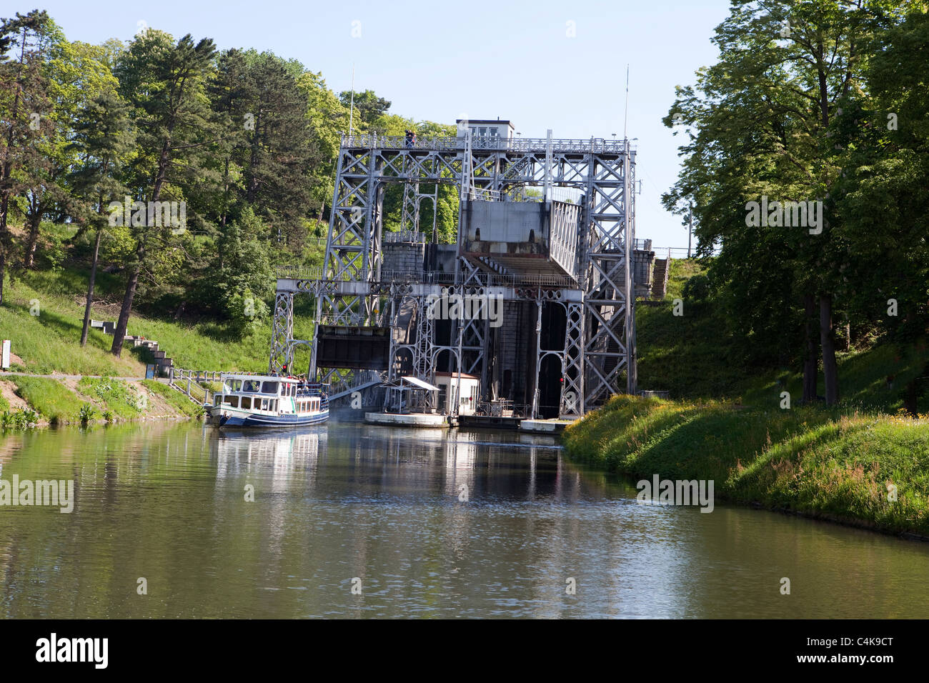 Idraulico storico boat lift n. 3, Canal du Centre, patrimonio mondiale dell UNESCO, provincia dell'Hainaut (Vallonia, Belgio, Europa Foto Stock