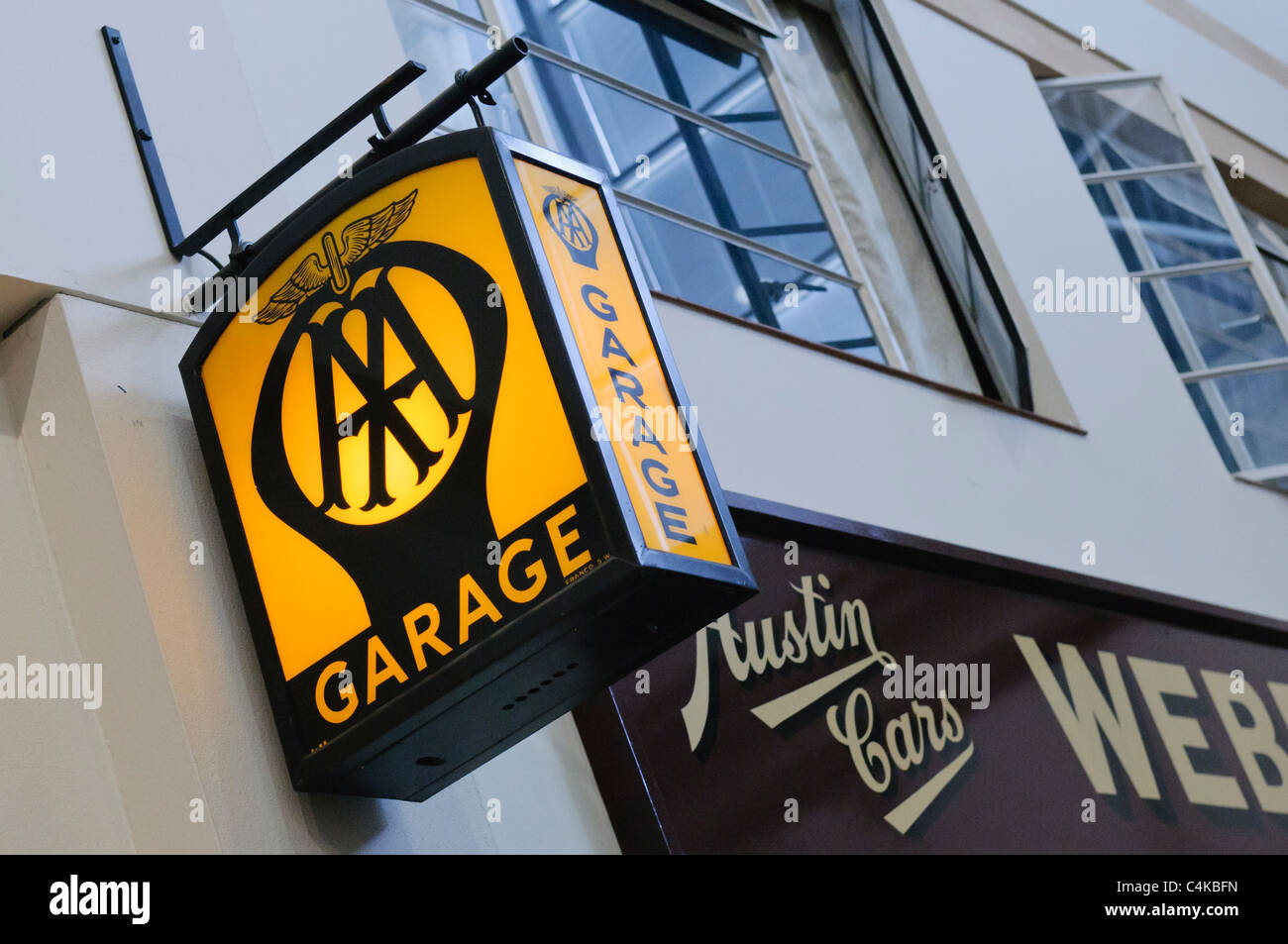 Il vecchio segno in un Garage AA dal 1920s Foto Stock