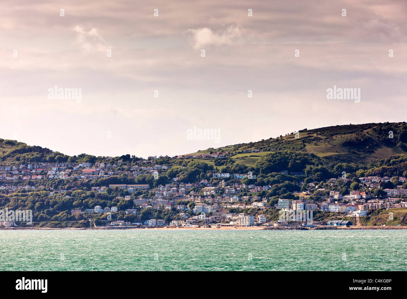 Ventnor, Isle of Wight, Inghilterra, Regno Unito al tramonto dal mare Foto Stock