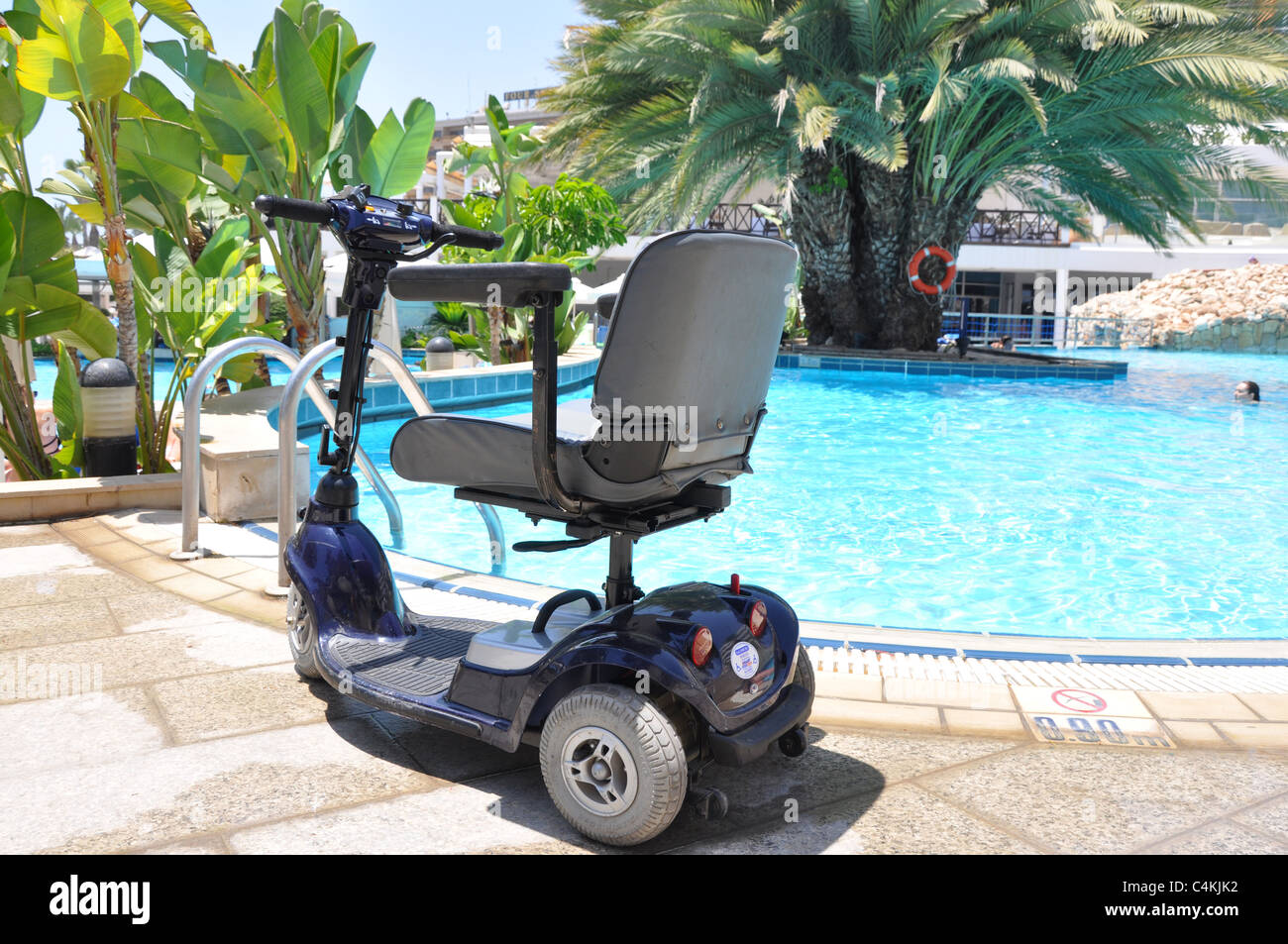 Mobilità scooter da piscina in Cipro Foto Stock