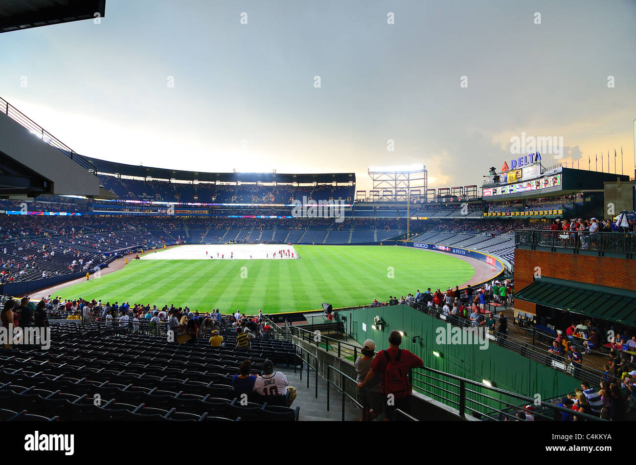 Atlanta, Georgia - Giu 16, 2011: Pioggia ritardo al Turner Field di Atlanta, Georgia. Foto Stock