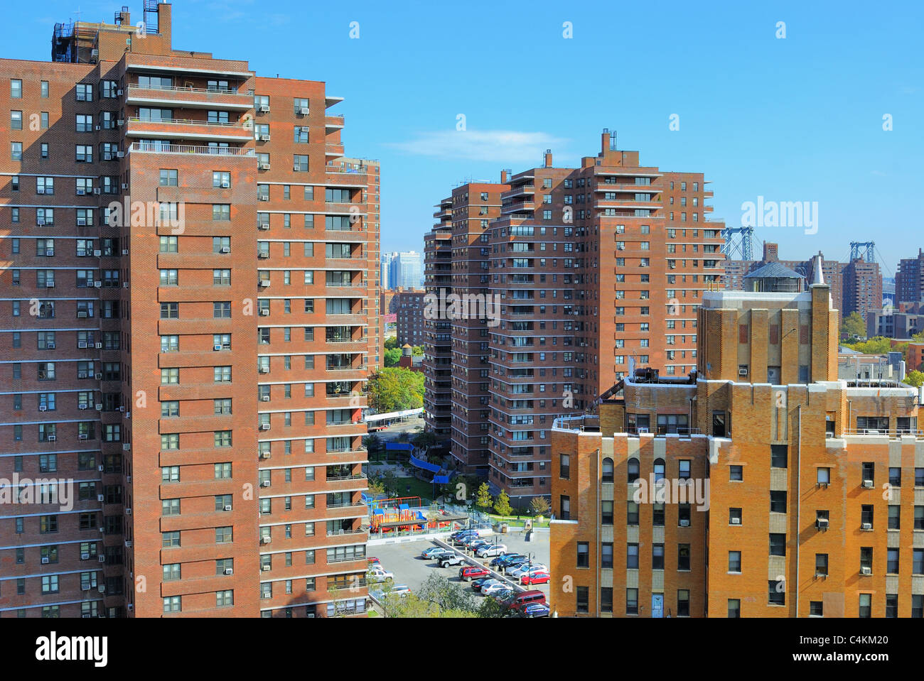 Alto edificio di appartamenti complessi comporre lo skyline del Lower East Side di New York City. Foto Stock