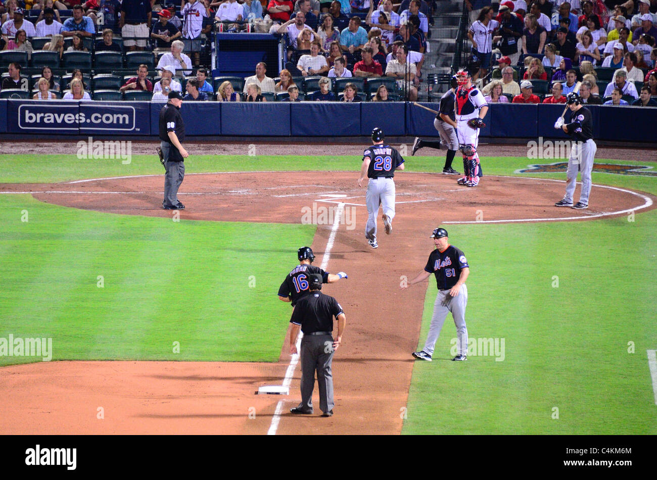 Mets round basi dopo un homerun contro il Braves presso il Turner Field di Atlanta, GA. Foto Stock