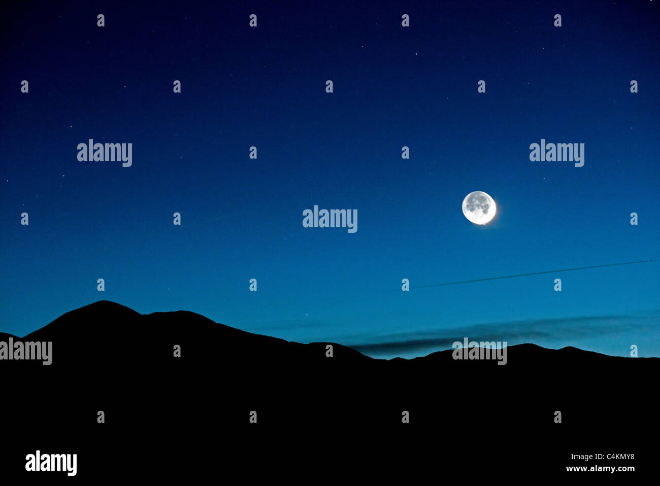 Nuova luna crescente da Poncha Pass, Chaffee County, Colorado, Stati Uniti d'America. Foto Stock