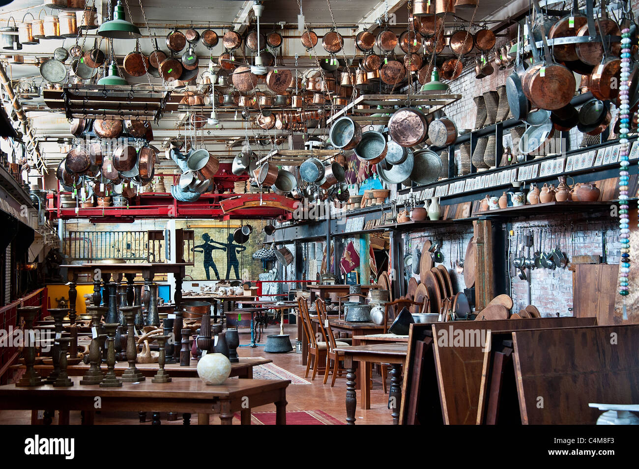 Importati asiatica e mediorientale showroom di antiquariato. Foto Stock