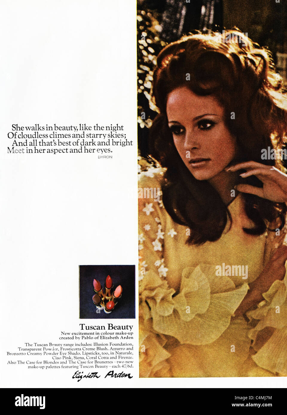 Pagina piena originale di annuncio nella rivista di moda circa 1969 per i prodotti cosmetici da Elizabeth Arden Foto Stock
