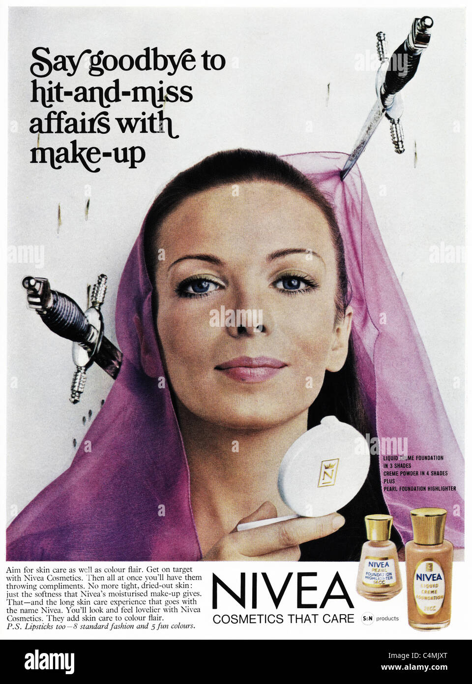 Classic full page pubblicità originale in rivista moda circa 1969 Per cosmetici di NIVEA Foto Stock