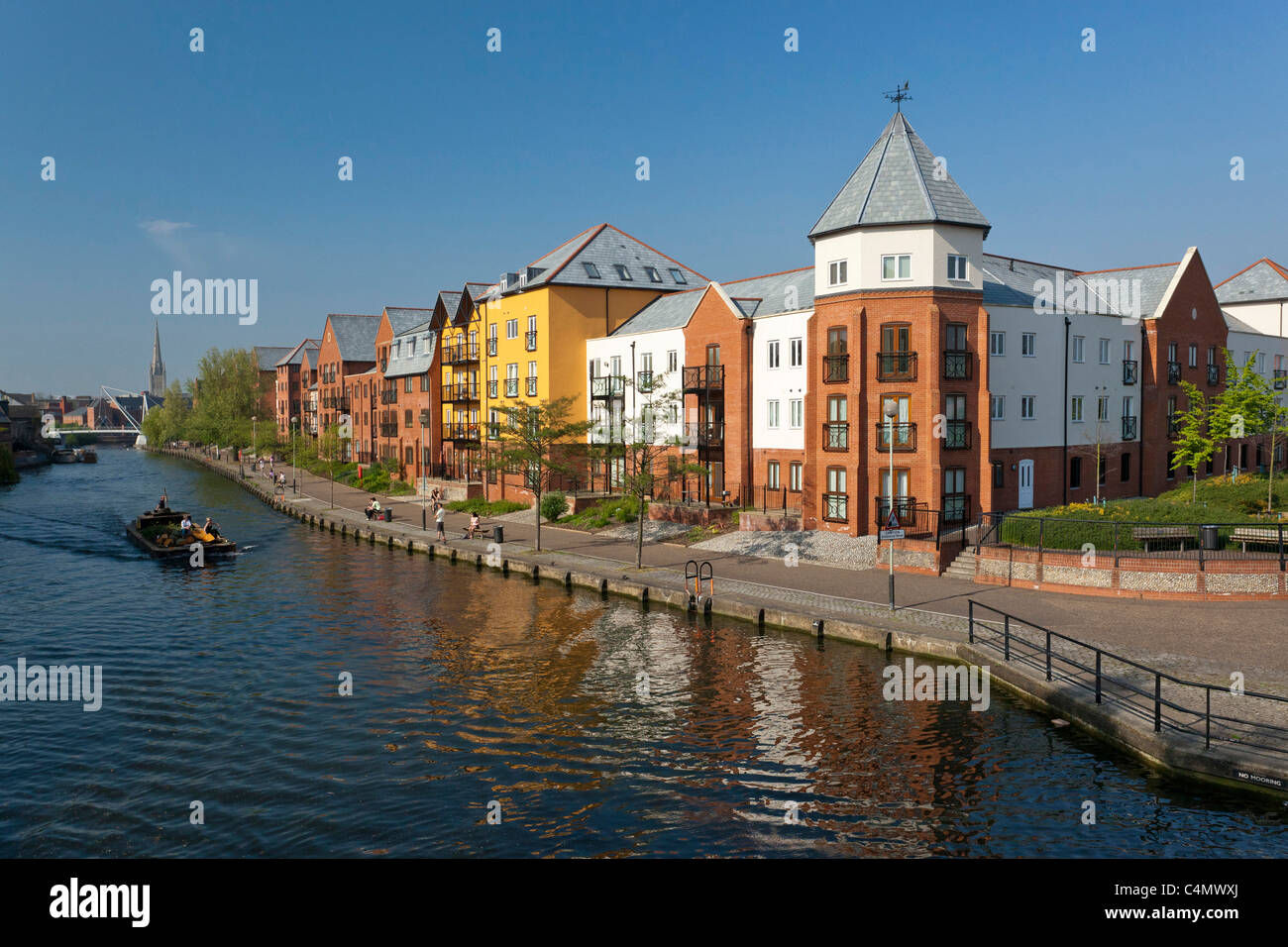 Lussuosi appartamenti lungo il fiume lungo il fiume Wensum in Norwich, Regno Unito Foto Stock
