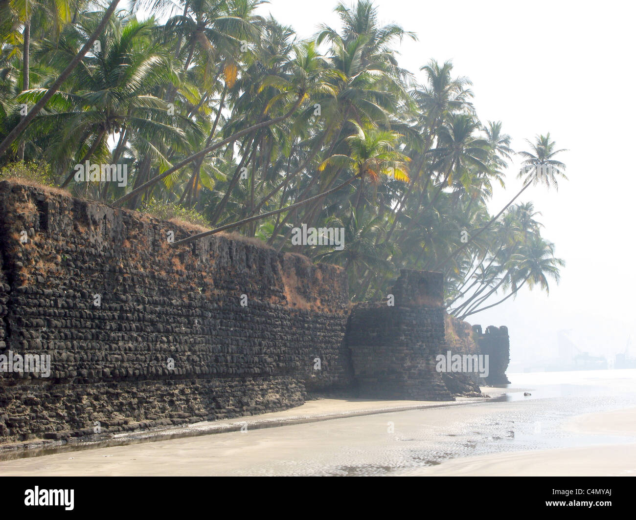 INDIA. Vecchia Fortezza coloniale in isola Elephanta vicino a Mumbai Foto Stock