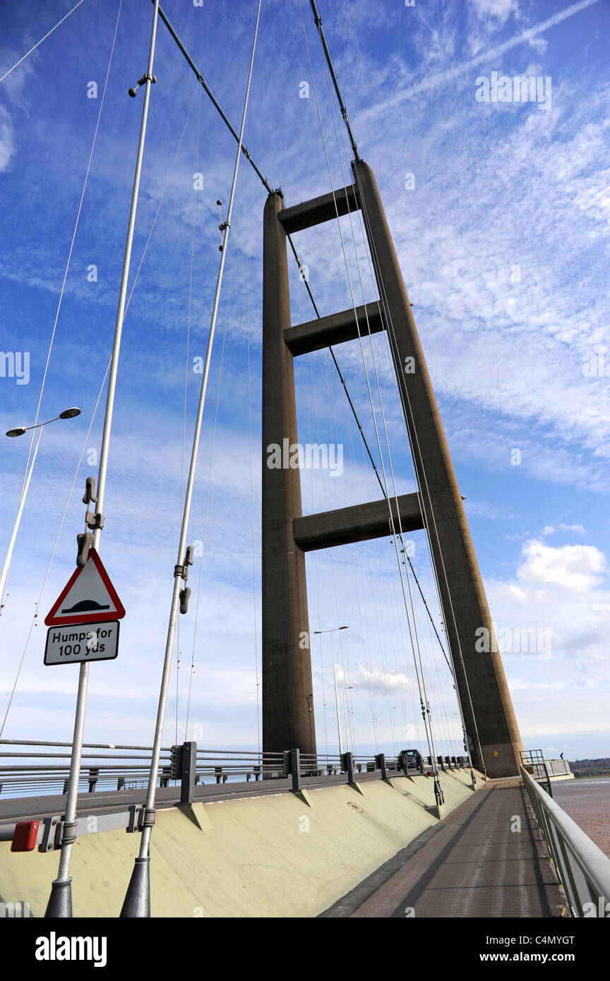 Il Humber Bridge il quinto più grande singolo span ponte di sospensione nel mondo, dal North Shore a Hessle Foto Stock