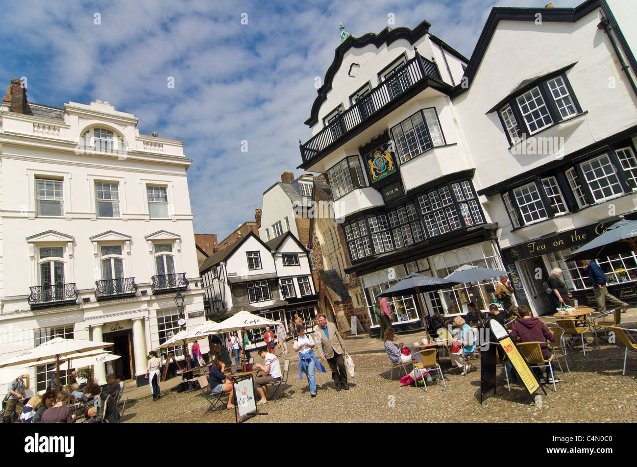 Orizzontale di un ampio angolo di visione di Exeter Cathderal del Cantiere o il verde a seguito di riconversione, su una luminosa giornata di sole. Foto Stock