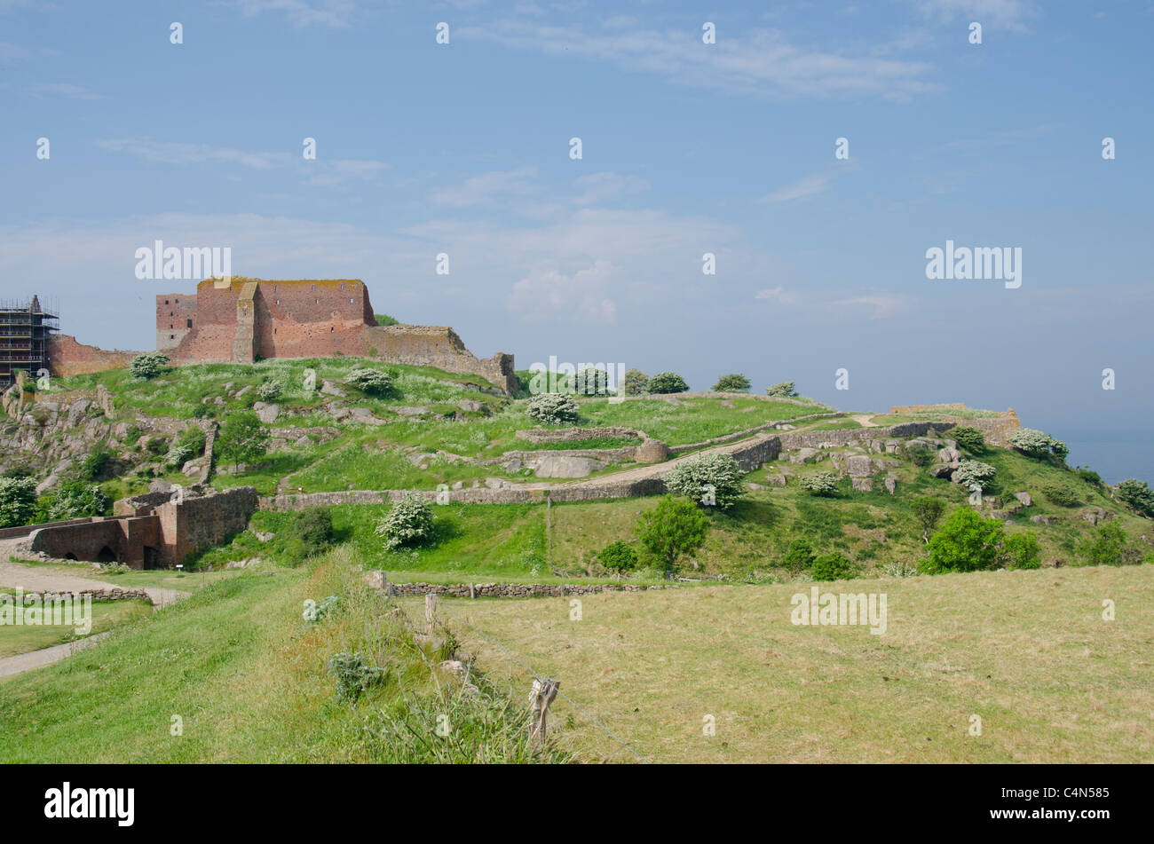La Danimarca, l'isola di Bornholm. Rovine del Castello di Hammershus, il più grande castello rovina nel Nord Europa. Foto Stock