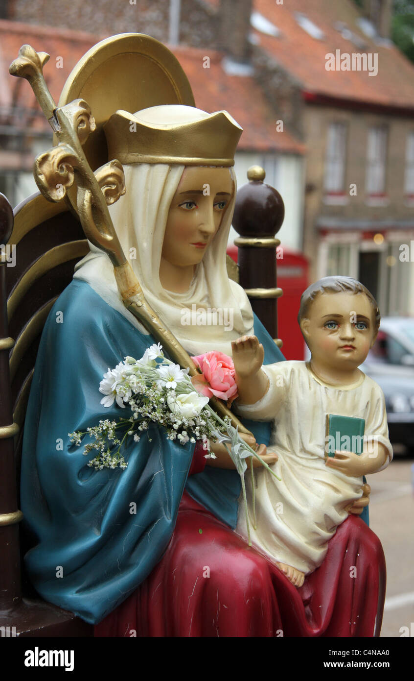 Madonna - la figura di Maria e Gesù cattolico romano statua Walsingham Norfolk Inghilterra UK pilgrimmage destinazione del sito Foto Stock