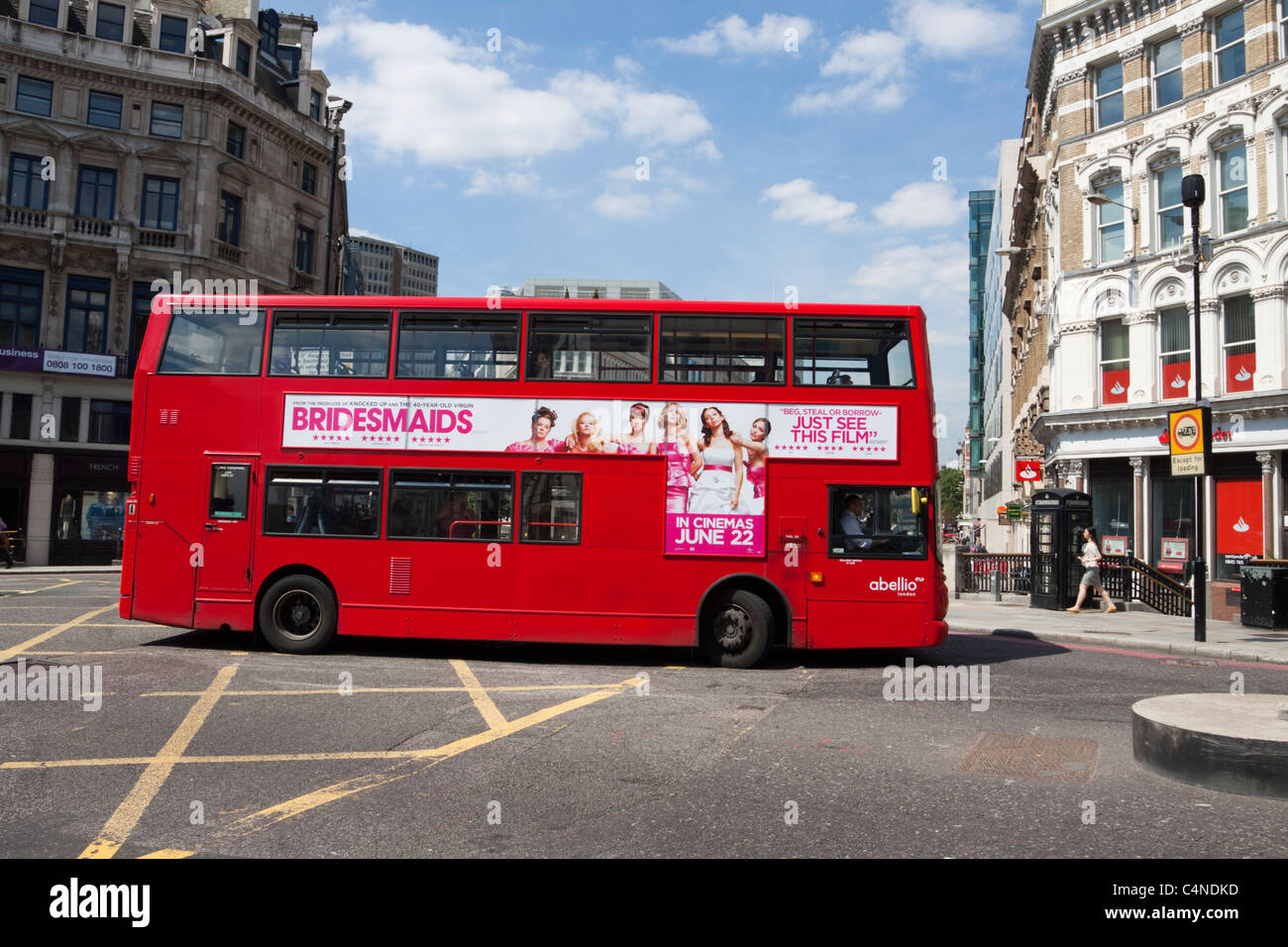 Rosso di autobus di Londra, London, England, Regno Unito Foto Stock
