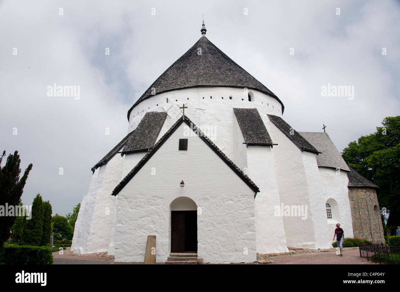La Danimarca, l'isola di Bornholm, Gudhjem. Storico Østerlars romanica chiesa. Foto Stock