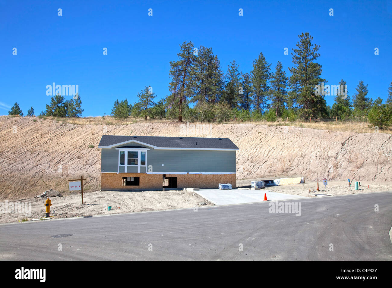 Casa non finita nella nuova suddivisione è in vendita, Kelowna, B.C., Canada Foto Stock