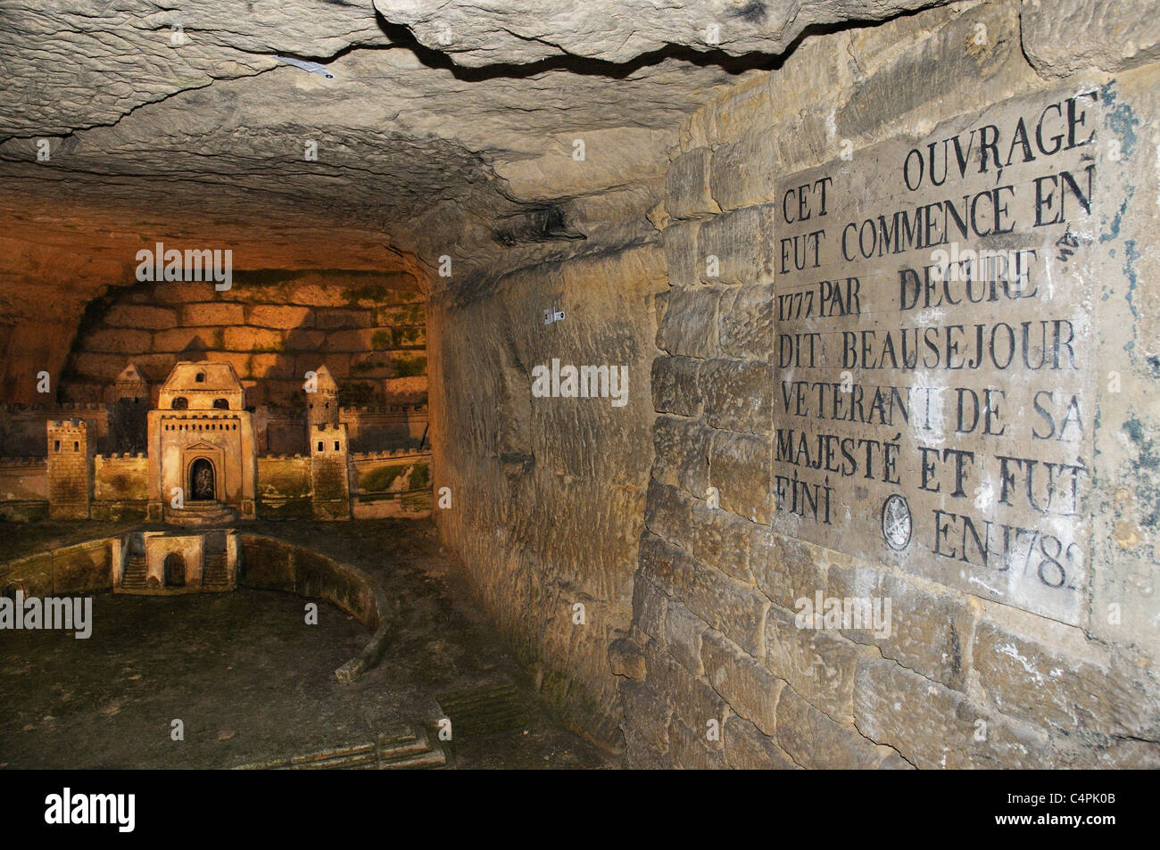 La scultura di Port Mahon fort scolpiti sulle pareti delle catacombe di Parigi Foto Stock