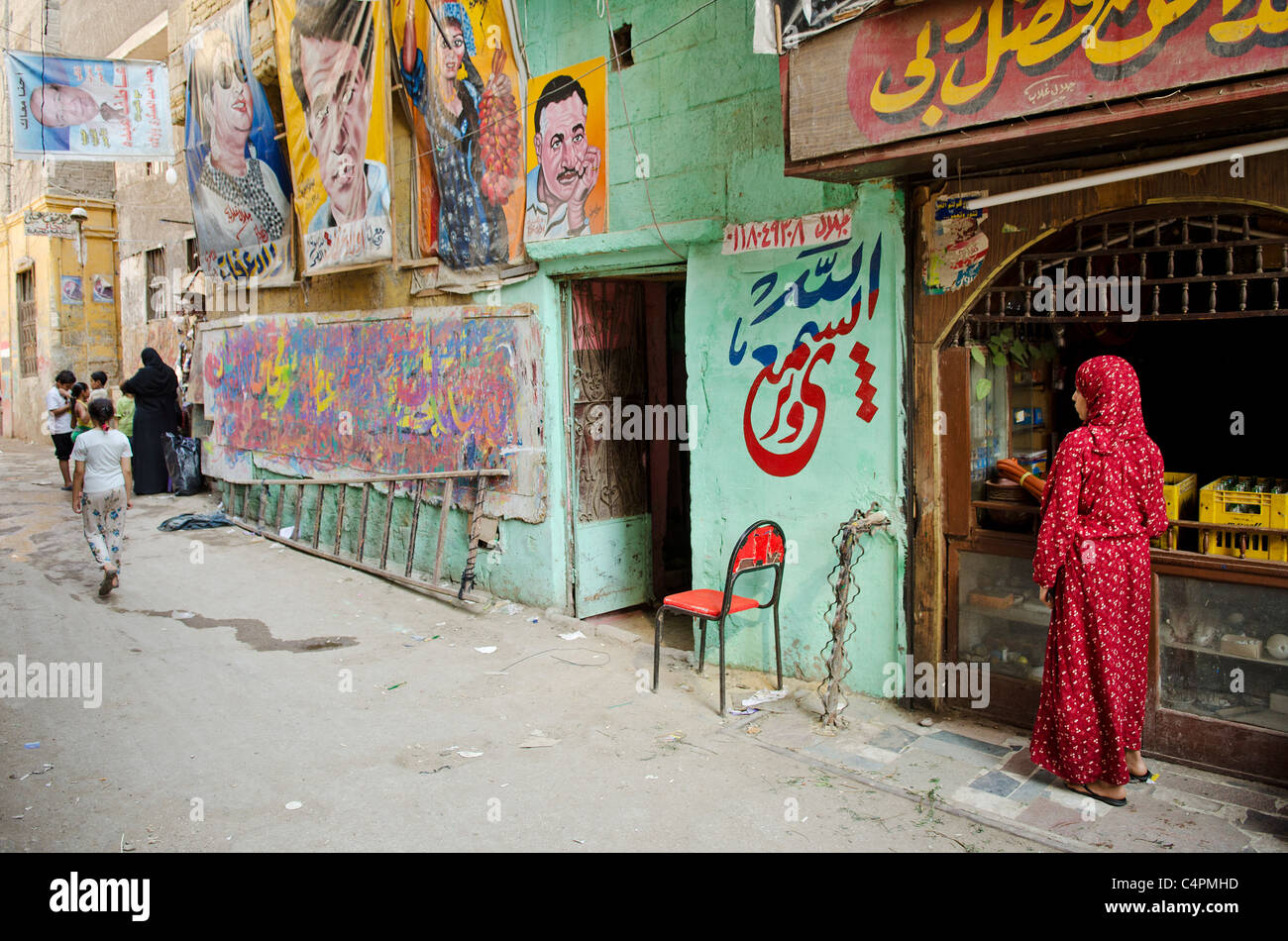 Scena di strada con artista shop al Cairo città vecchia egitto Foto Stock