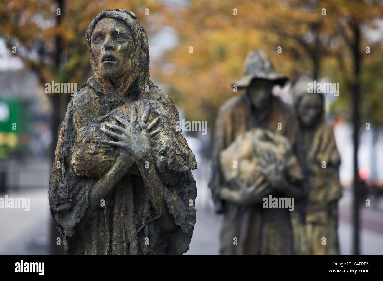 La carestia sculture, Custom House Quay, Dublin, Repubblica di Irlanda Foto Stock