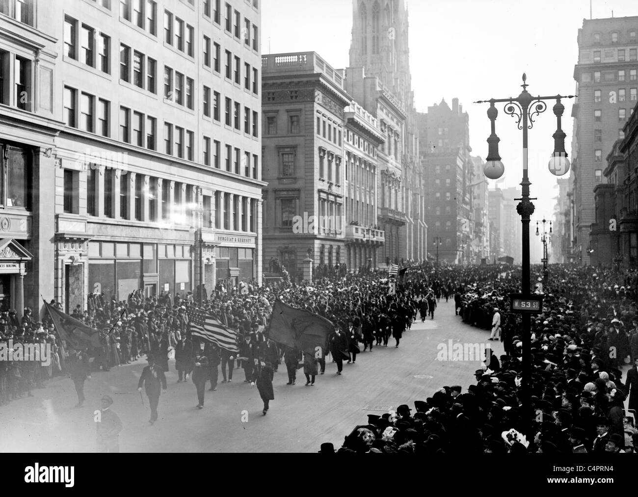 La festa di san Patrizio Parade, New York City, circa 1910 - 1915 Foto Stock