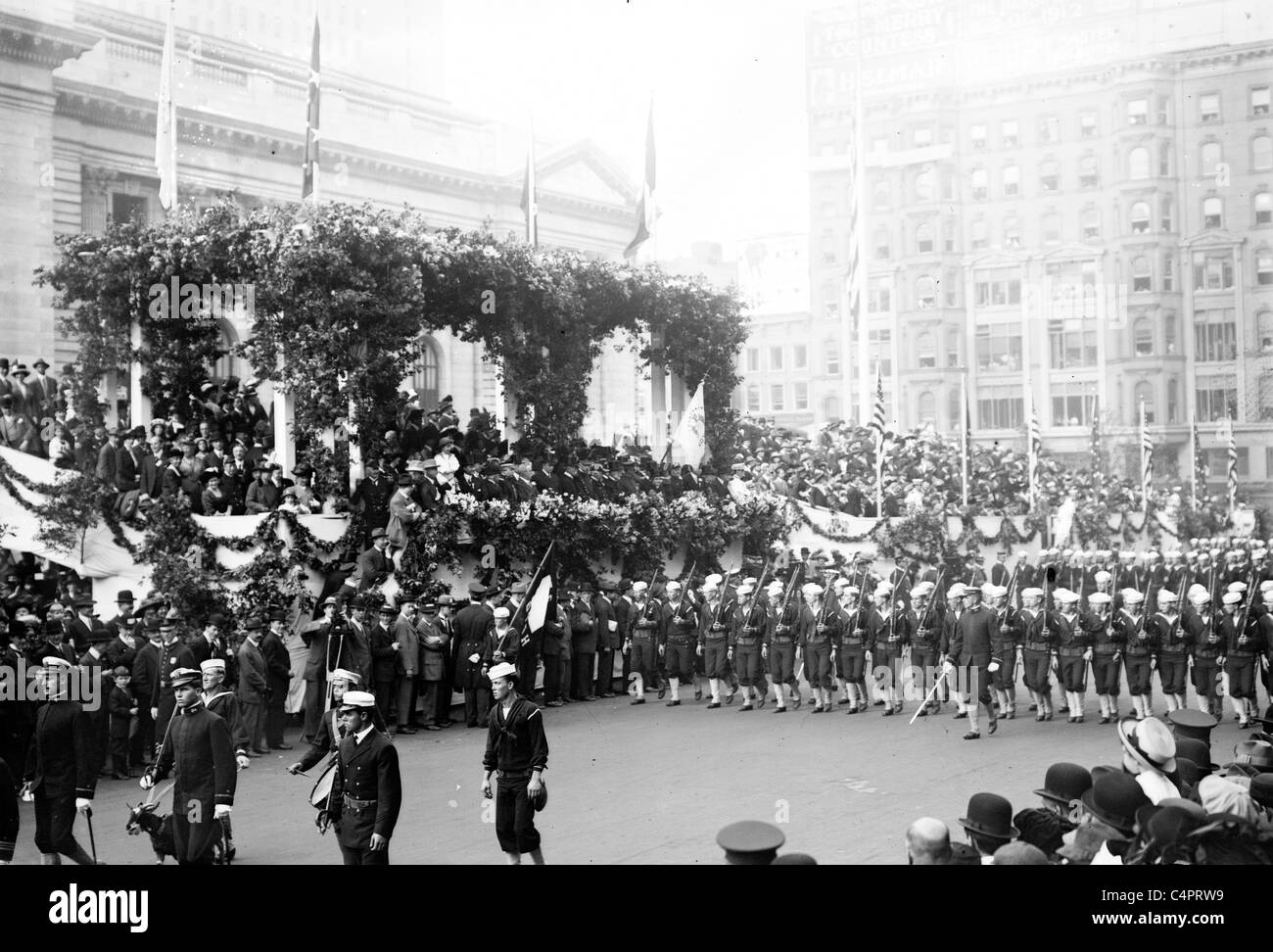 Stati Uniti I marinai in parata di Cristoforo Colombo, New York City. circa 1910 - 1915 Foto Stock