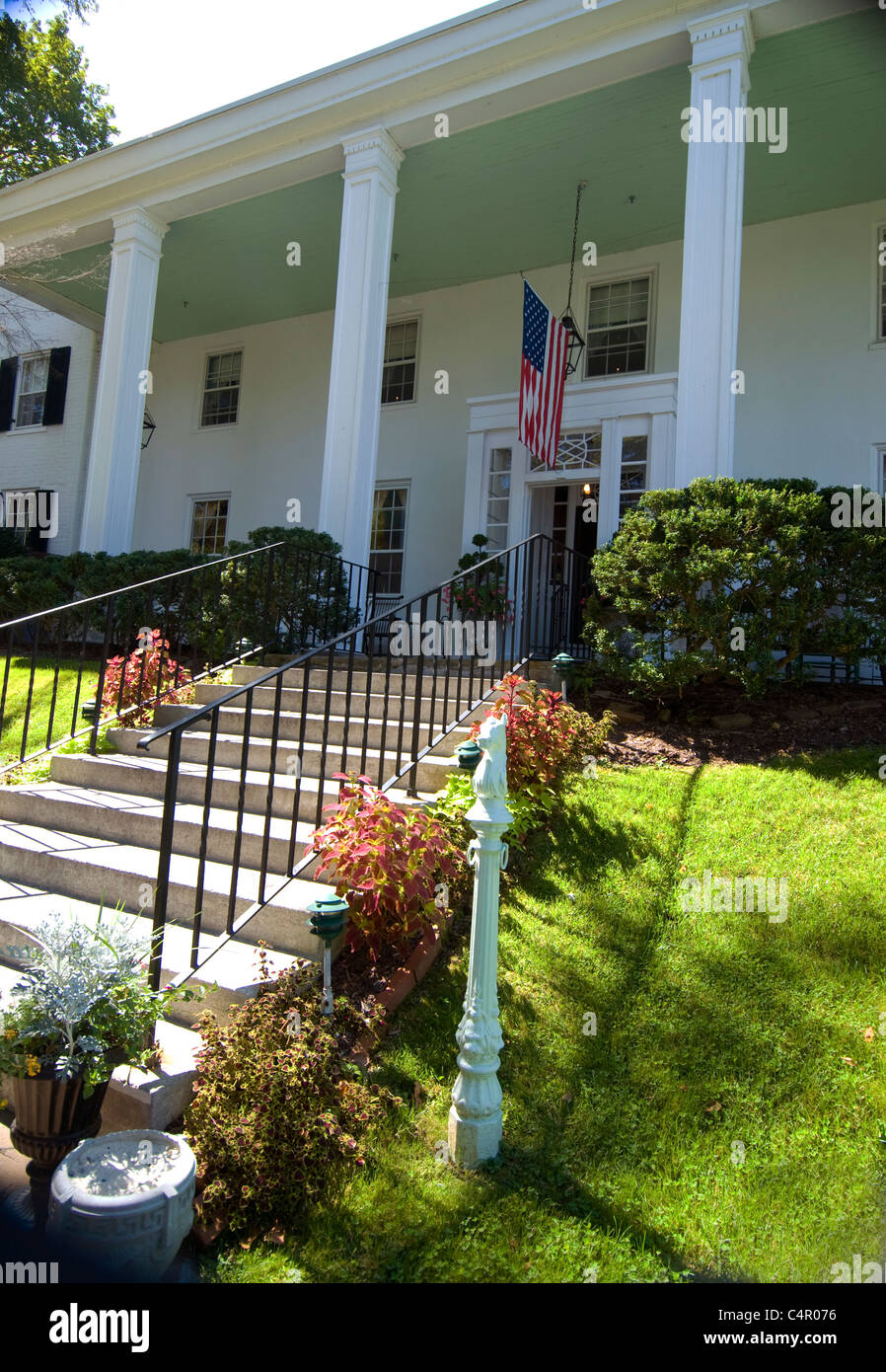 Il Josh Withrow House-General Lewis Inn (1834) è una locanda in una casa storica in Lewisburg, West Virginia. Foto Stock