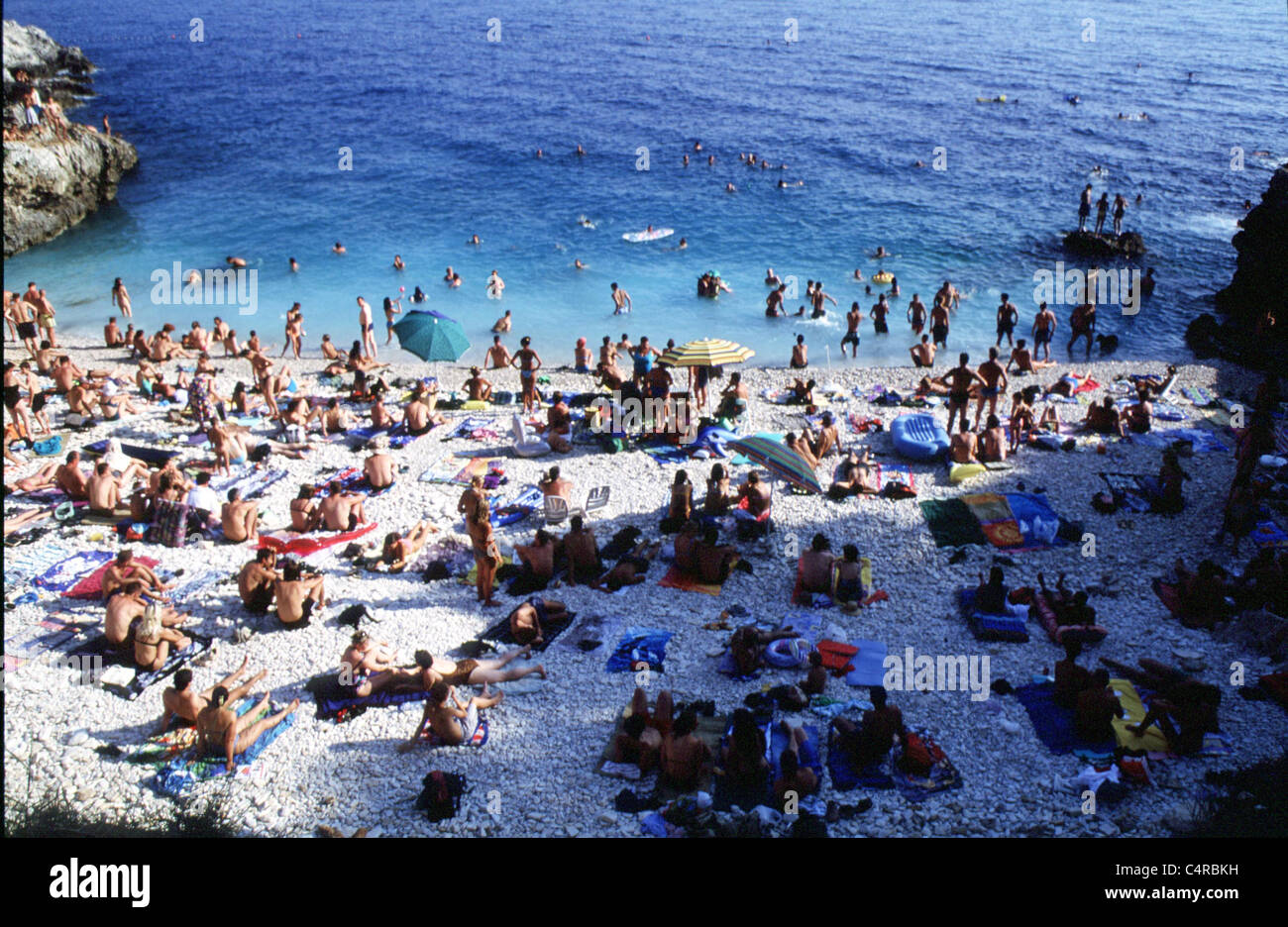 Spiaggia sulla costa dalmata, Pola, Croazia Foto Stock