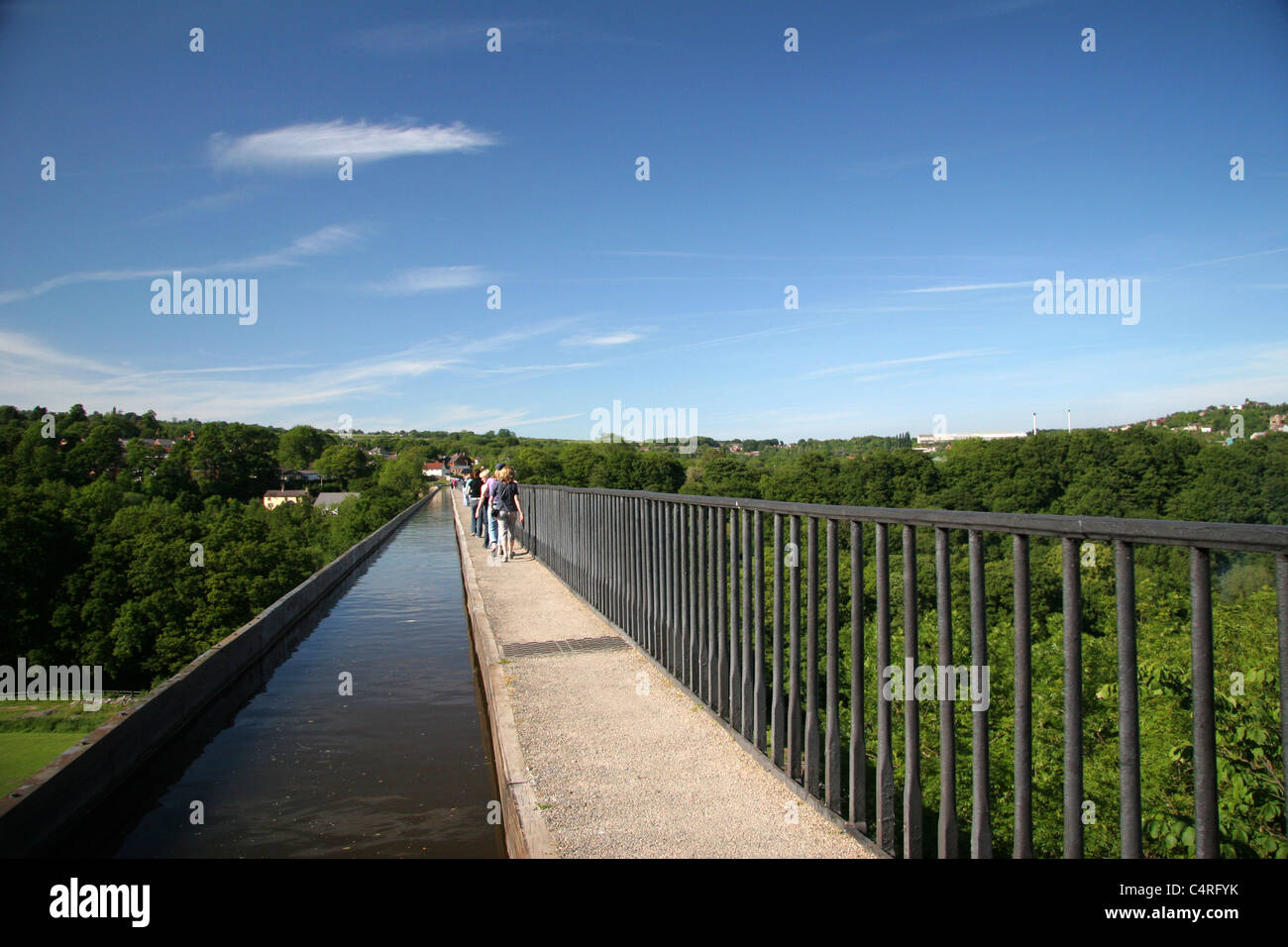 Attraversando l'Acquedotto Pontcysyllte, Pontcysyllte, il Galles del Nord Foto Stock