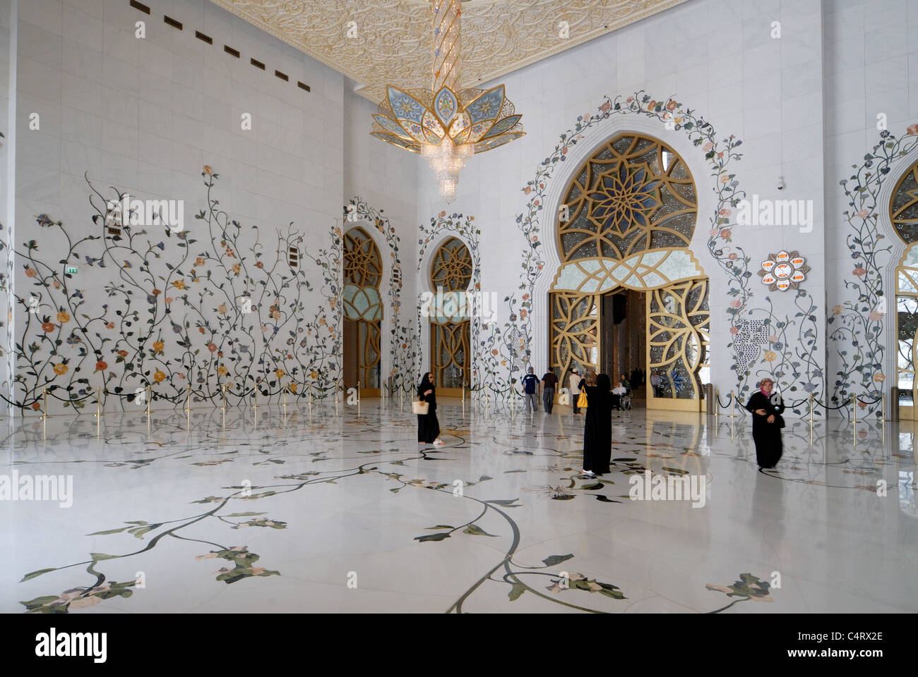 La preghiera principale sala d'ingresso Sheik Zayed moschea, Abu Dhabi, Emirati arabi uniti Foto Stock