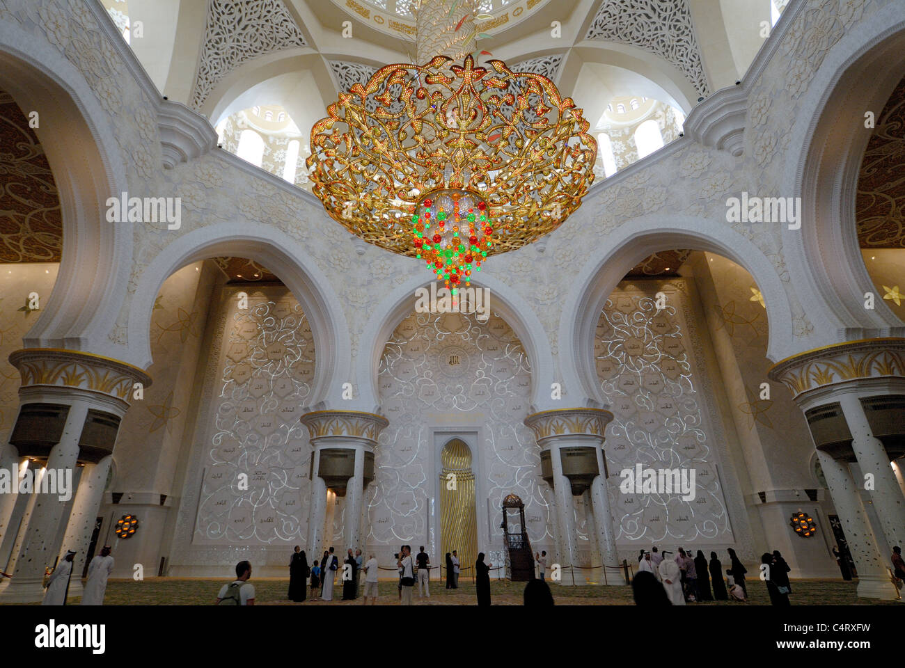Corridoio principale di preghiera lo sceicco Zayed moschea, Abu Dhabi, Emirati arabi uniti Foto Stock
