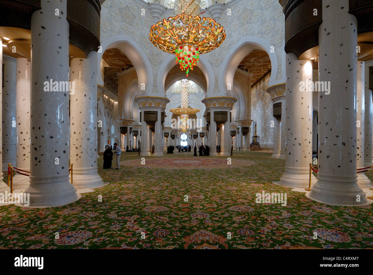 Corridoio principale di preghiera lo sceicco Zayed moschea, Abu Dhabi, Emirati arabi uniti Foto Stock