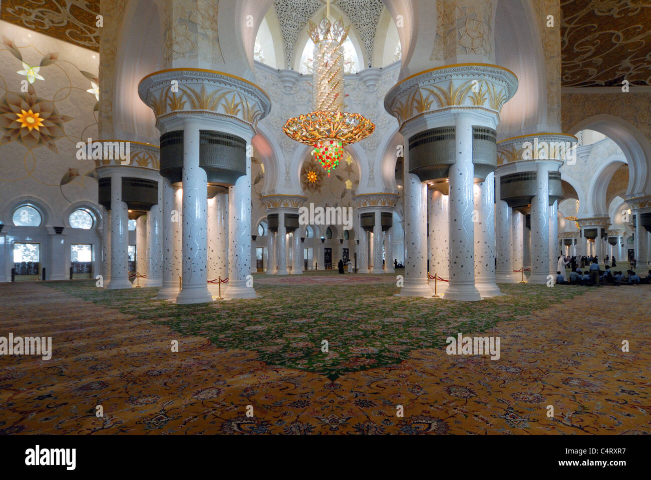 Corridoio principale di preghiera lo sceicco Zayed moschea, Abu Dhabi, Emirati arabi uniti Foto Stock