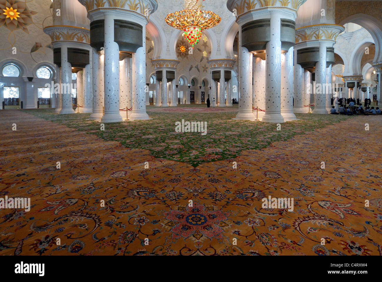 Corridoio principale di preghiera lo sceicco Zayed moschea, Abu Dhabi, Emirati arabi uniti Foto Stock