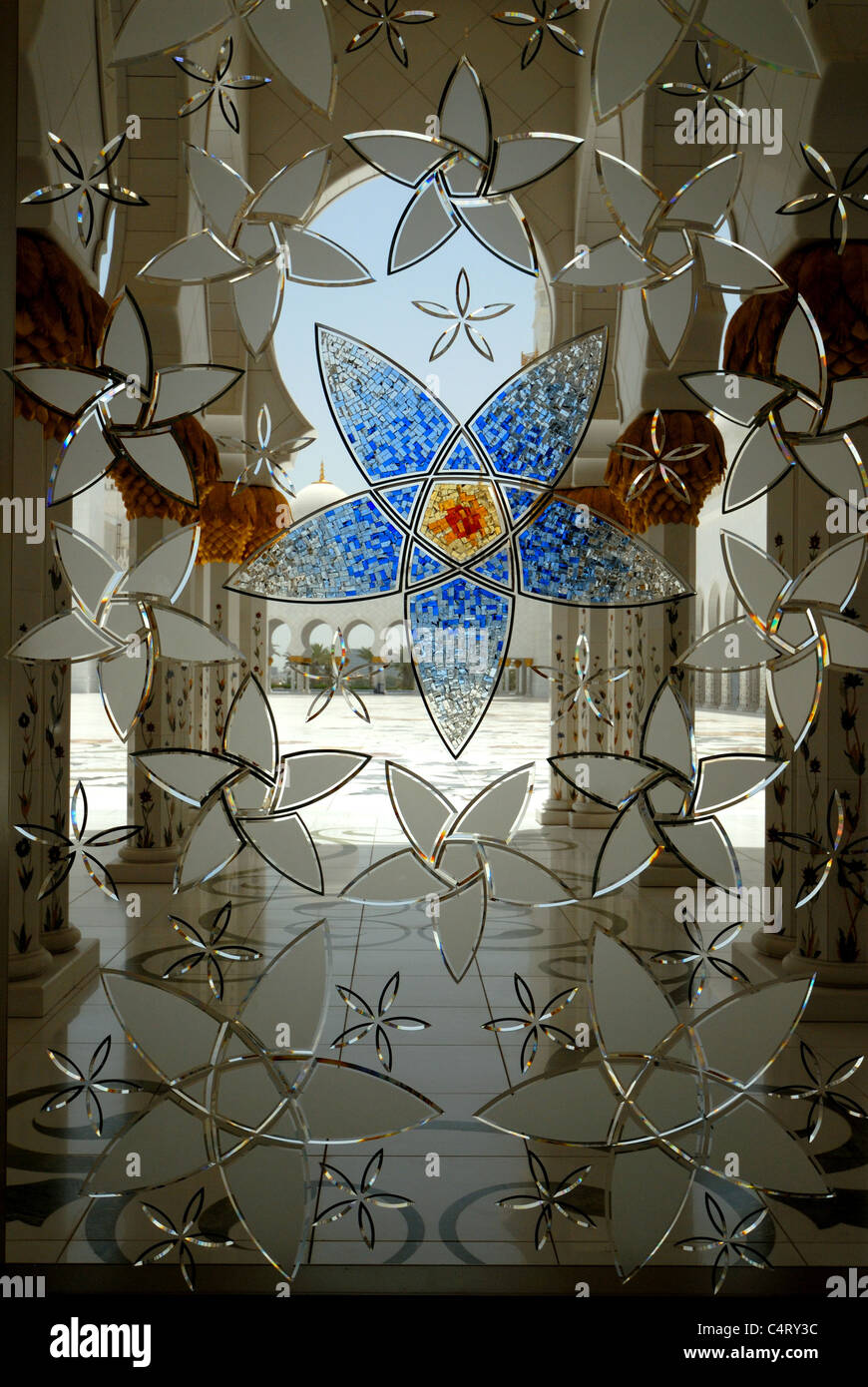 Vetro della finestra dettaglio Sheik Zayed moschea, Abu Dhabi, Emirati arabi uniti Foto Stock