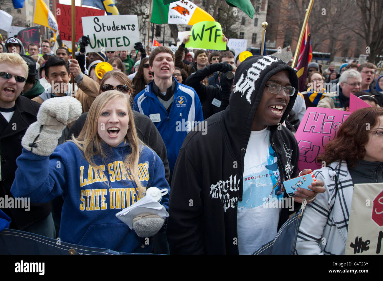 Gli studenti Rally contro i tagli al budget per l'istruzione superiore in Michigan Foto Stock