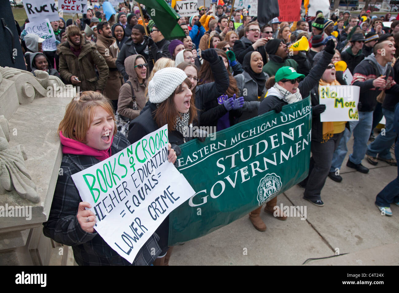 Gli studenti Rally contro i tagli al budget per l'istruzione superiore in Michigan Foto Stock