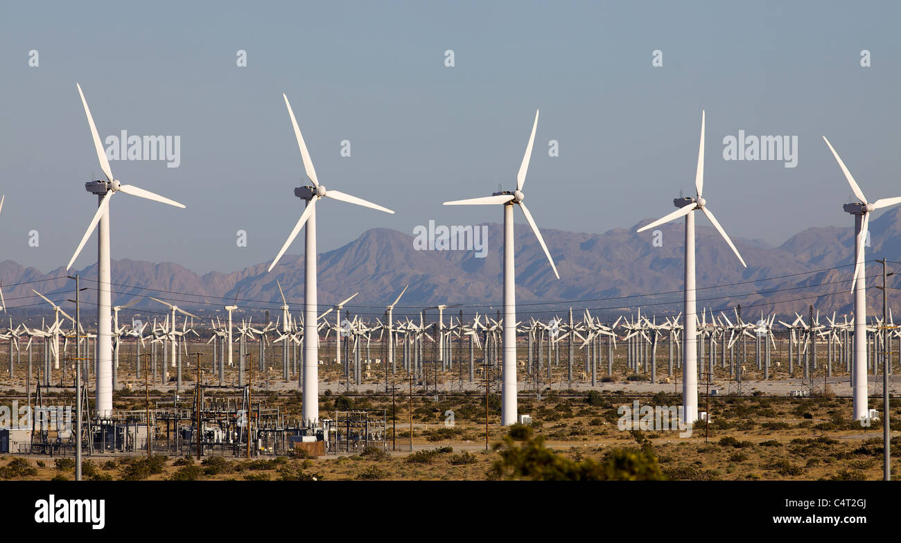 Le turbine eoliche sulla energia alternativa wind farm Foto Stock