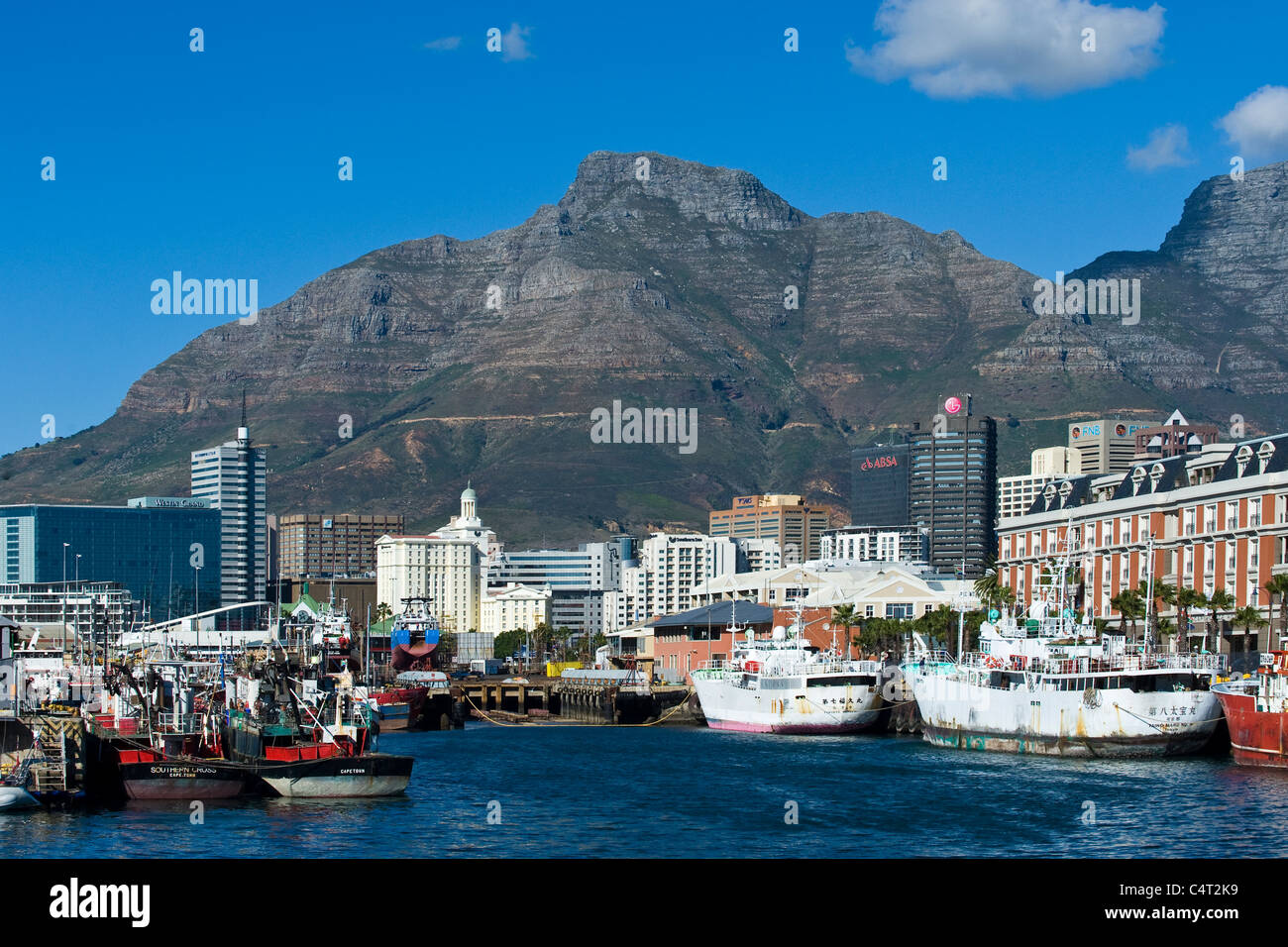 Porto e highrise edifici della città di Città del Capo Sud Africa Foto Stock