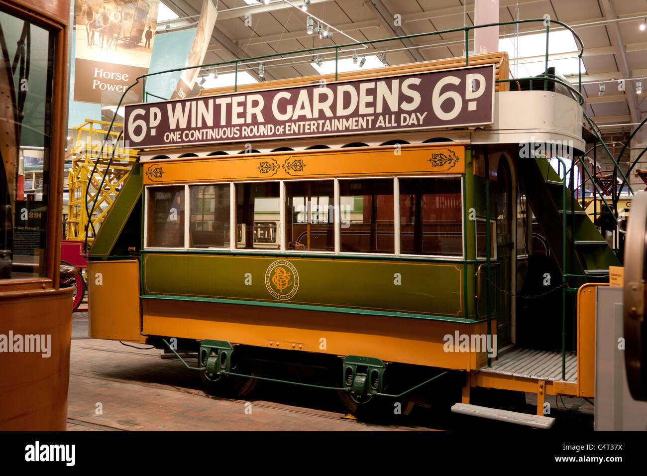 Il tram al Museo a Crich, Derbyshire Foto Stock