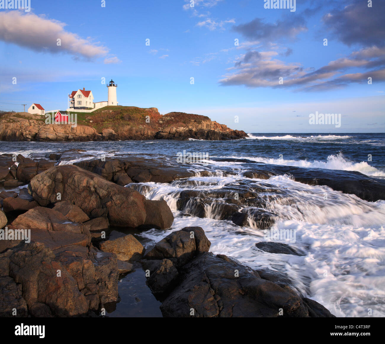 Il Nubble luce, una nuova pastorale Inghilterra Seascape e un vero e proprio classico, Faro di Cape Neddick, Maine, Stati Uniti d'America Foto Stock