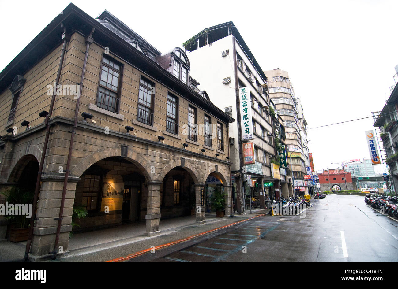 Un vecchio edificio giapponese a Taipei ha recentemente realizzato in un museo documening l'occupazione giapponese periodo di Taiwan. Foto Stock