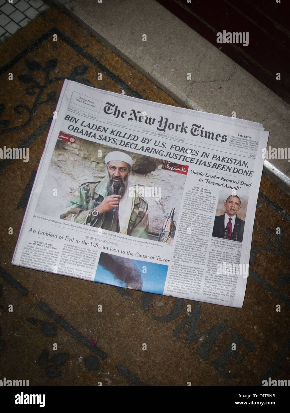 Il New York Times in primo piano il giorno dopo la morte di Osama Bin Laden è stato annunciato Foto Stock