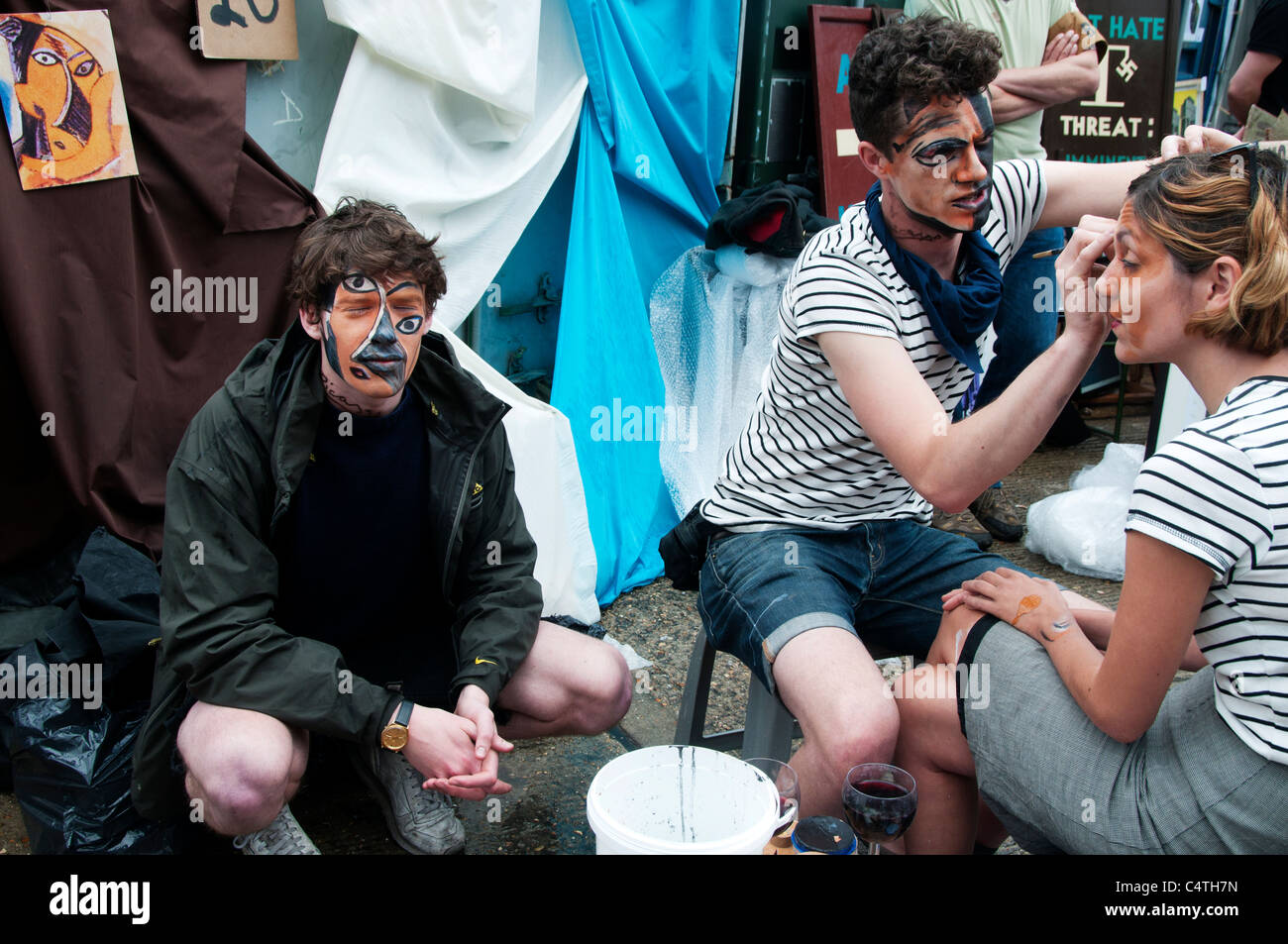 Auto di Arte Fiera Boot Brick Lane 2011. Les desmoiselles face painting ,basato sulla pittura di Picasso Foto Stock