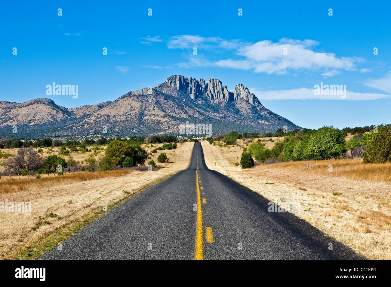 Texas montagna sul retro strade,vicino a Fort Davis.Texas, Stati Uniti d'America Foto Stock
