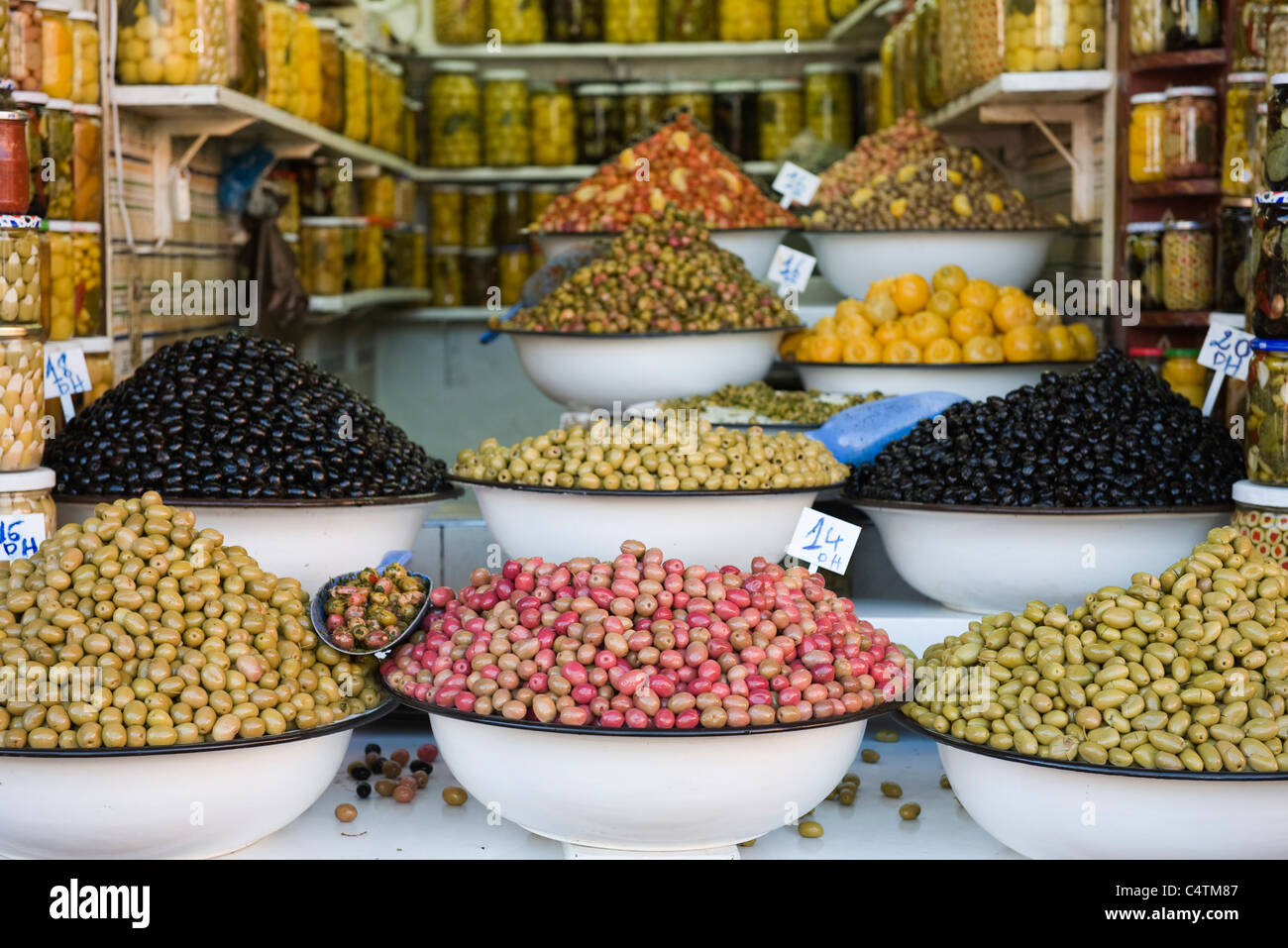 Olive fresche nel mercato Foto Stock